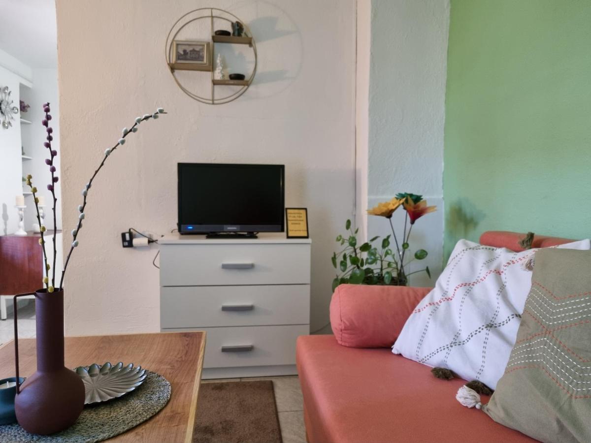 Appartamento Studio apartman Krosna Perusic Esterno foto