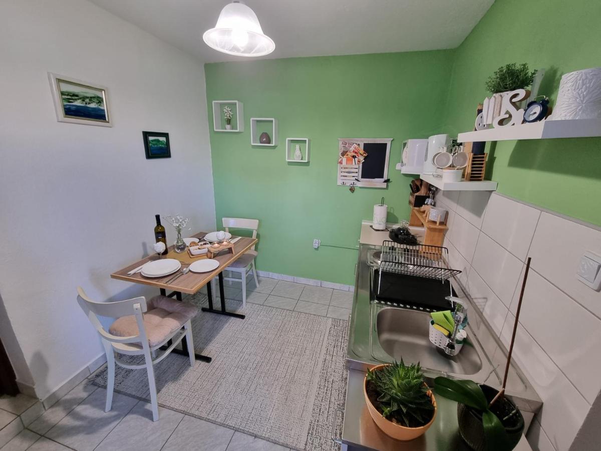 Appartamento Studio apartman Krosna Perusic Esterno foto